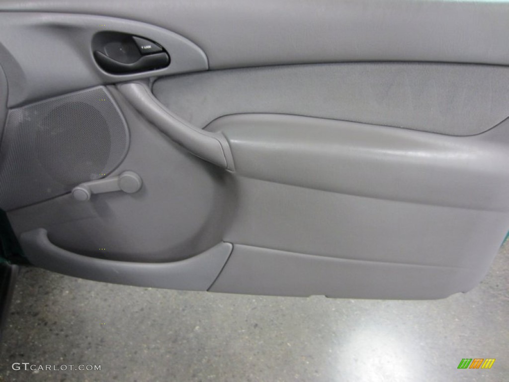 2002 Focus ZX3 Coupe - Grabber Green Metallic / Dark Charcoal photo #19