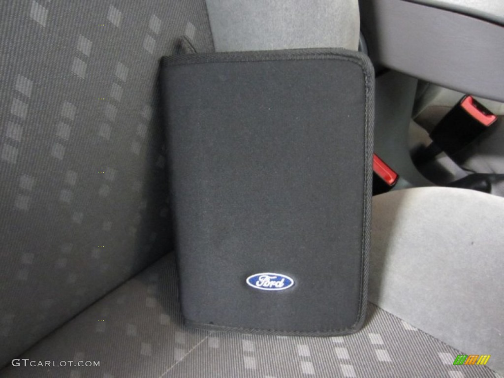 2002 Focus ZX3 Coupe - Grabber Green Metallic / Dark Charcoal photo #20