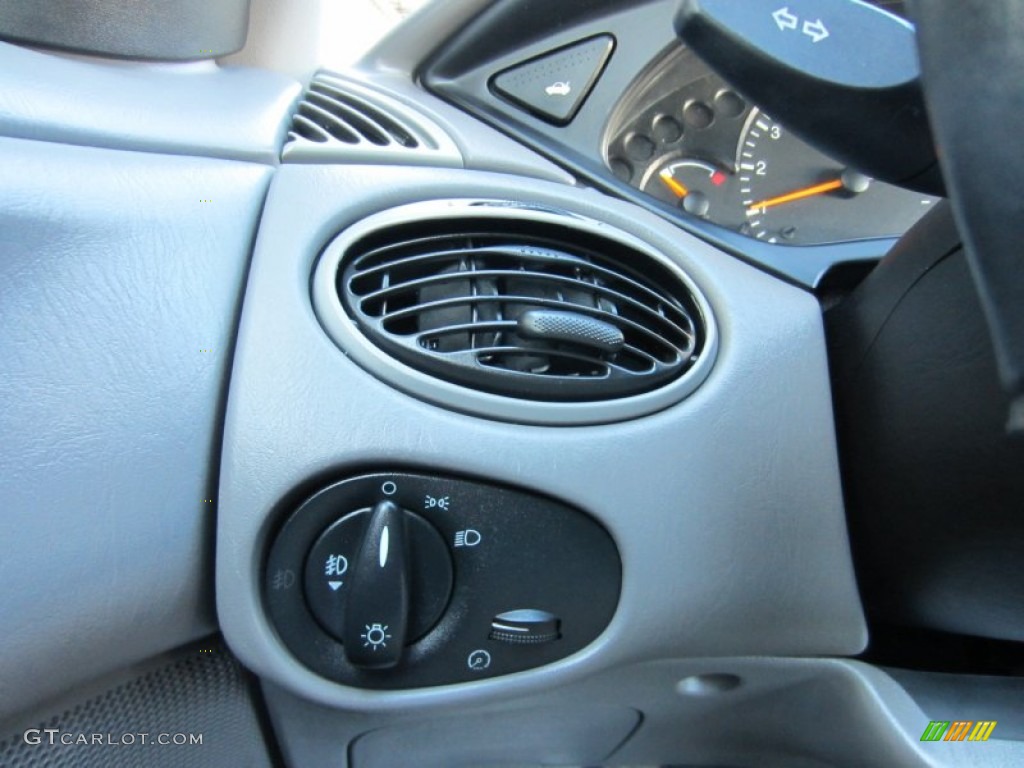 2002 Focus ZX3 Coupe - Grabber Green Metallic / Dark Charcoal photo #22
