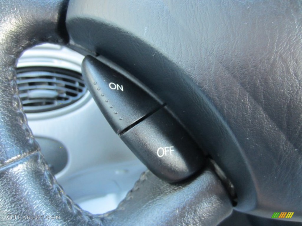 2002 Focus ZX3 Coupe - Grabber Green Metallic / Dark Charcoal photo #24