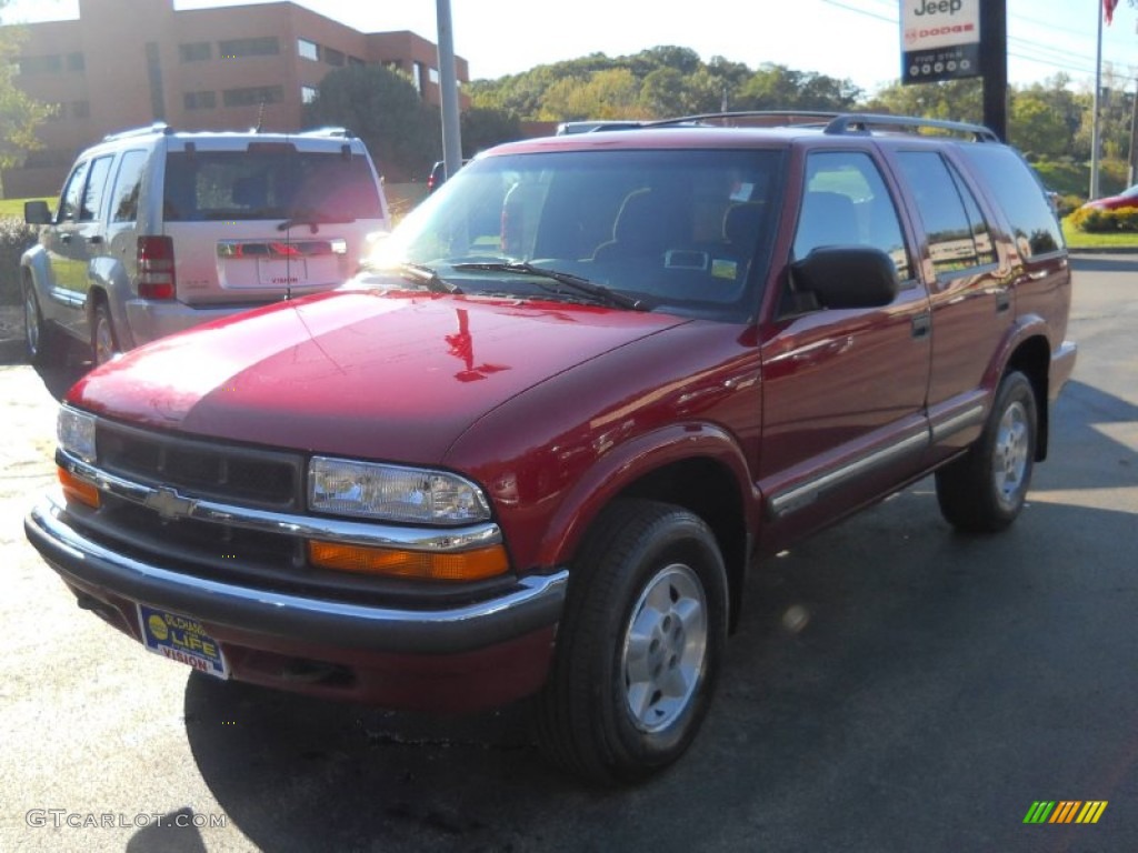 2000 Blazer LS 4x4 - Majestic Red Metallic / Medium Gray photo #1