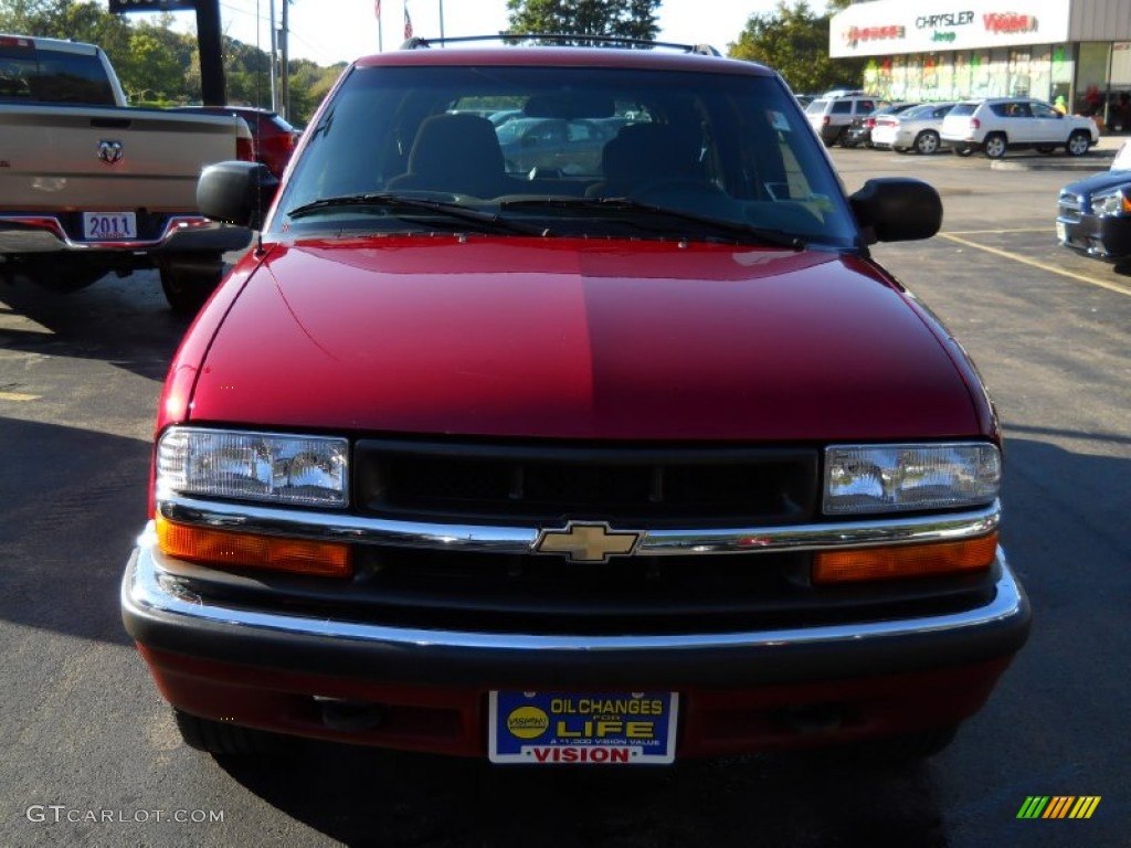 2000 Blazer LS 4x4 - Majestic Red Metallic / Medium Gray photo #18