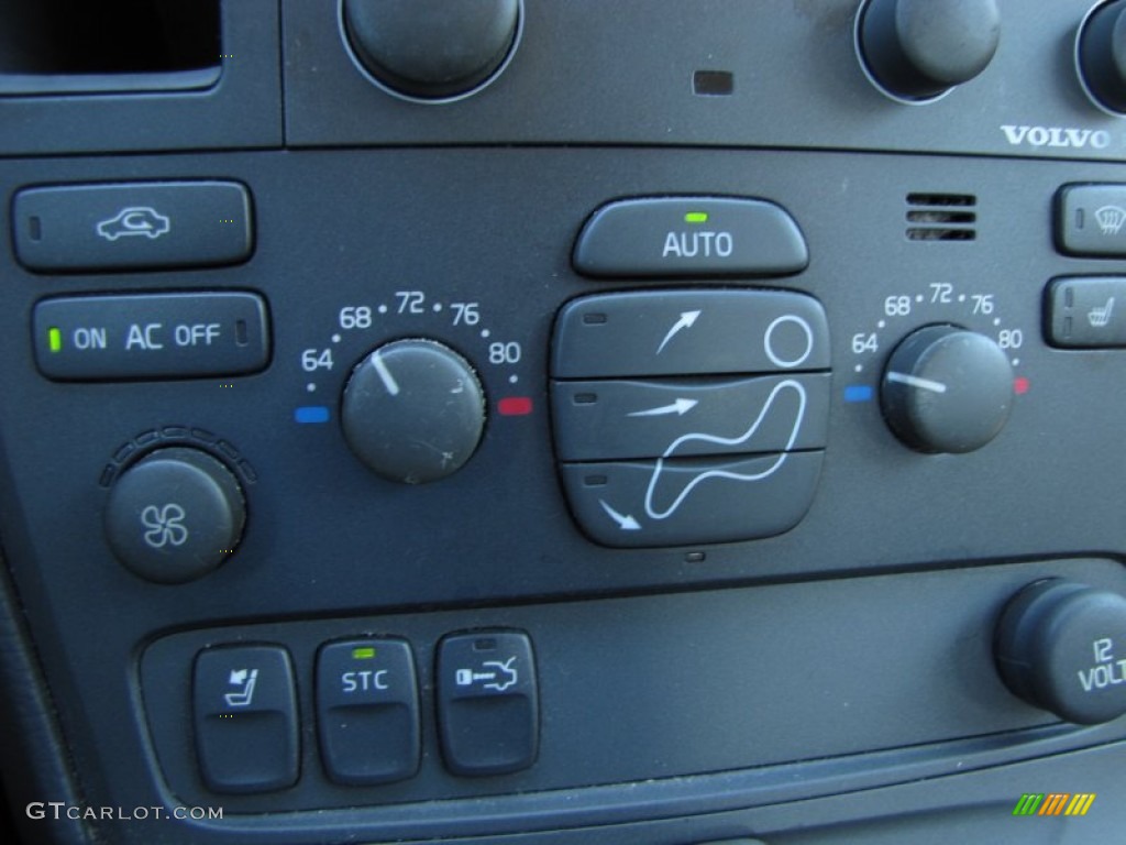 2003 Volvo S60 2.4T Controls Photo #54997822