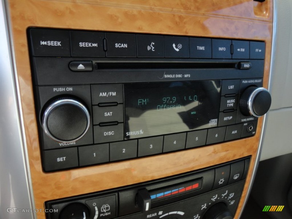 2008 Chrysler Aspen Limited Audio System Photo #54999016