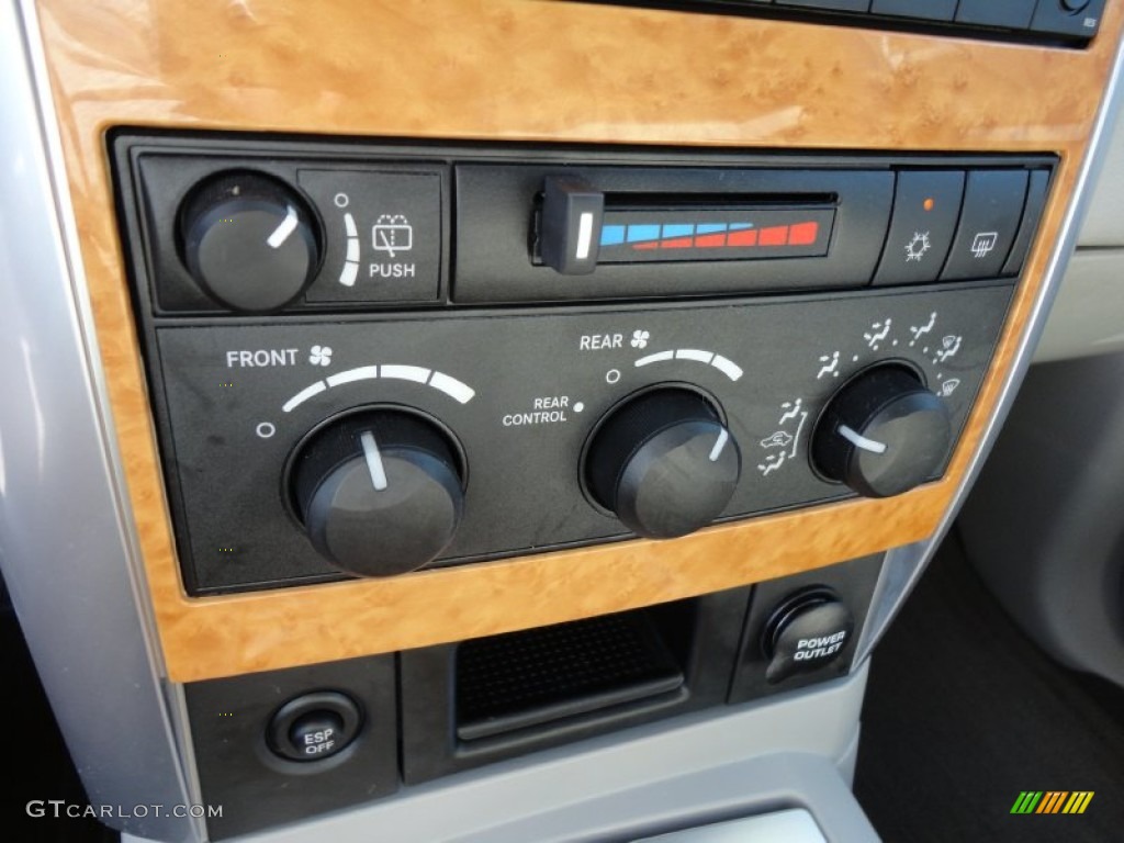 2008 Chrysler Aspen Limited Controls Photo #54999025