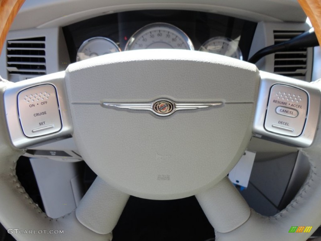 2008 Chrysler Aspen Limited Controls Photo #54999034