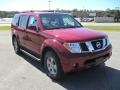Red Brawn - Pathfinder SE 4x4 Photo No. 5