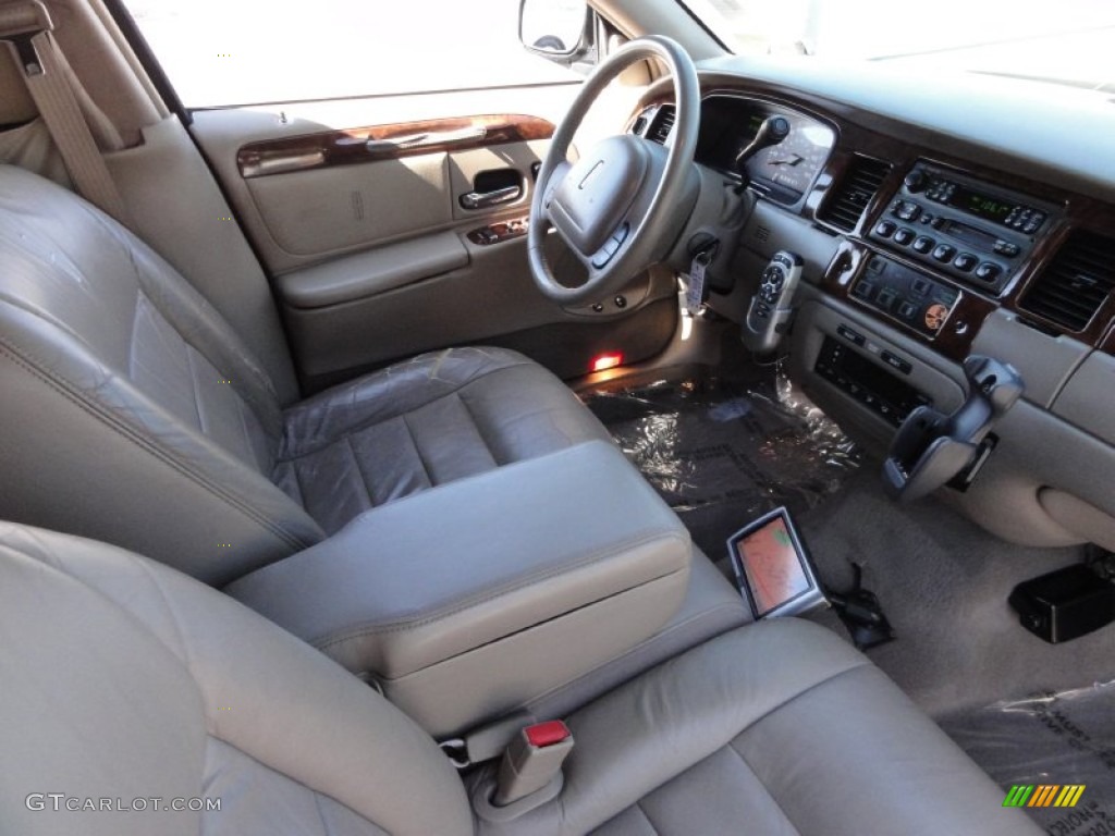 2001 Town Car Executive Limousine - Black Clearcoat / Medium Parchment photo #19