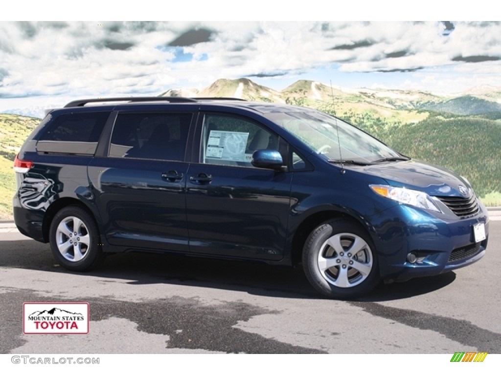 2012 Sienna LE - South Pacific Pearl / Light Gray photo #1