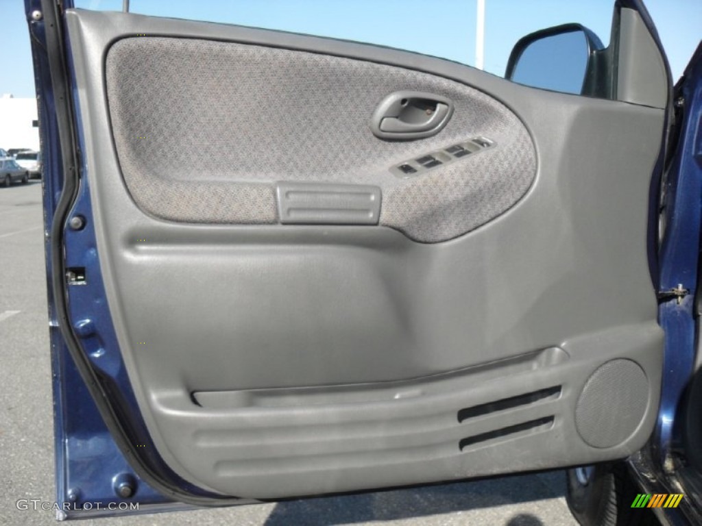 2000 Chevrolet Tracker 4WD Hard Top Medium Gray Door Panel Photo #55004245