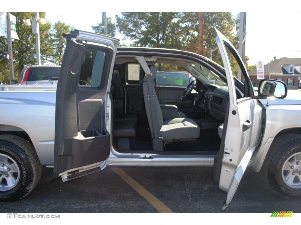 2008 Dakota SLT Extended Cab - Bright Silver Metallic / Dark Slate Gray/Medium Slate Gray photo #28