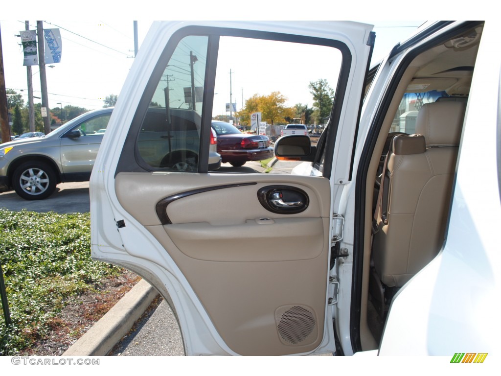 2004 Rainier CXL AWD - Olympic White / Light Cashmere photo #26