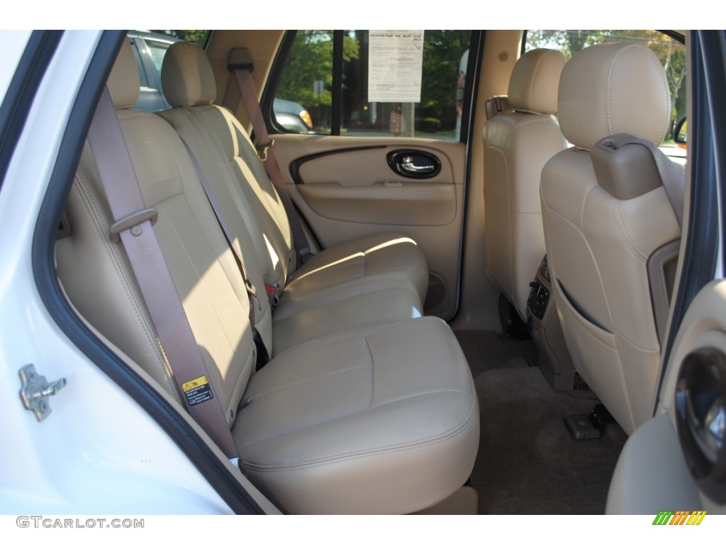 2004 Rainier CXL AWD - Olympic White / Light Cashmere photo #33