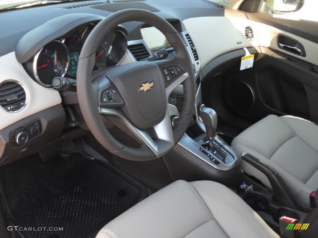 Cocoa/Light Neutral Interior 2012 Chevrolet Cruze LTZ/RS Photo #55008753