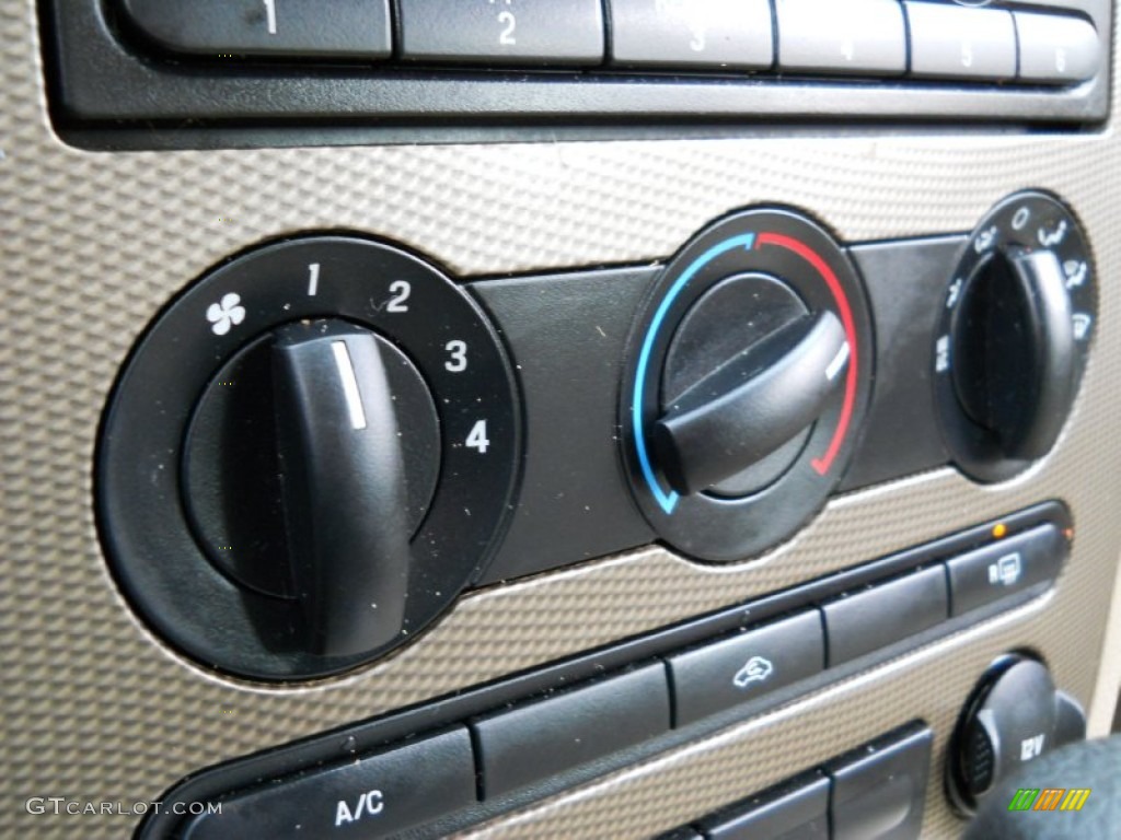2006 Ford Freestyle SE AWD Controls Photo #55012073