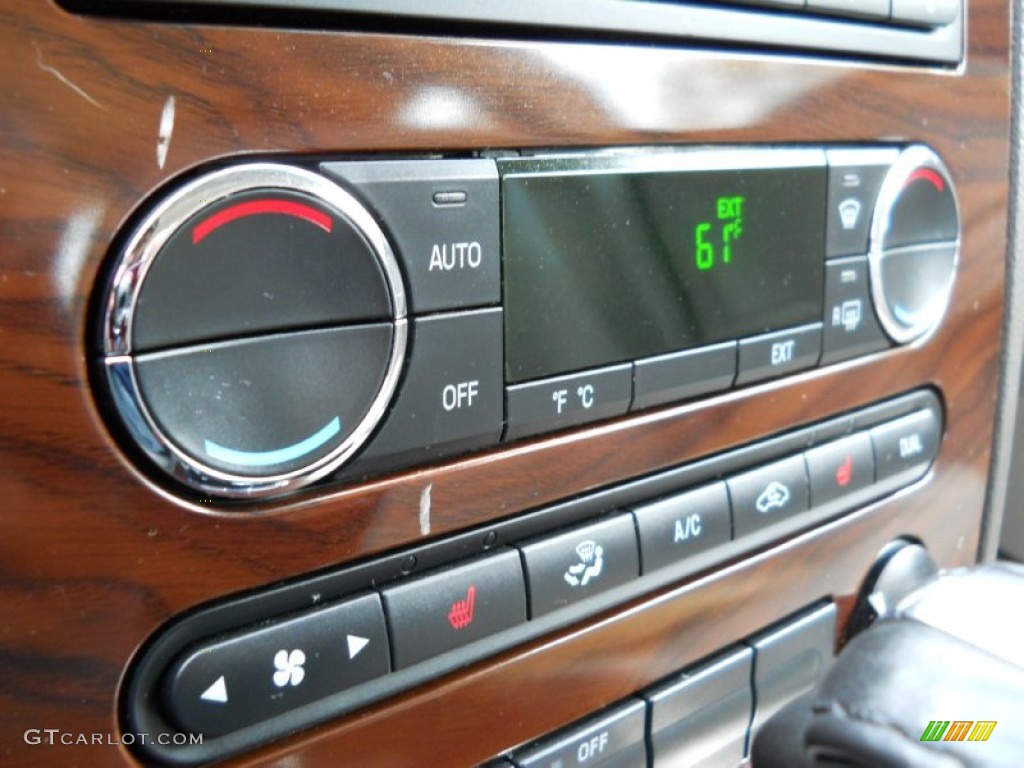 2009 Ford Taurus SEL Controls Photo #55012302