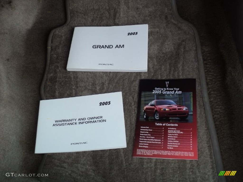 2005 Grand Am SE Sedan - Victory Red / Dark Pewter photo #17