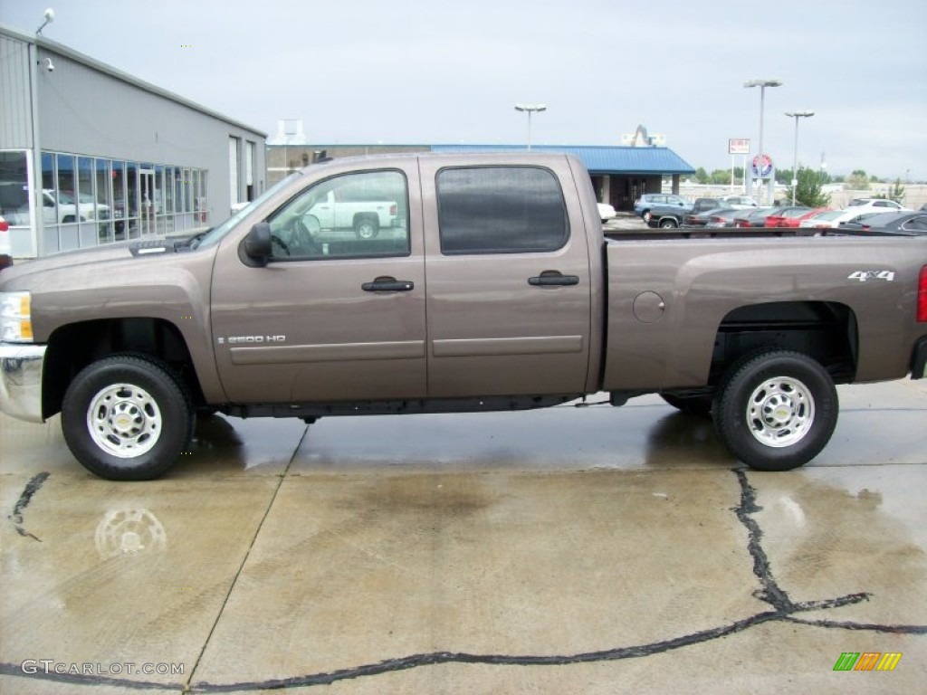 2007 Silverado 2500HD LT Crew Cab 4x4 - Desert Brown Metallic / Ebony photo #2