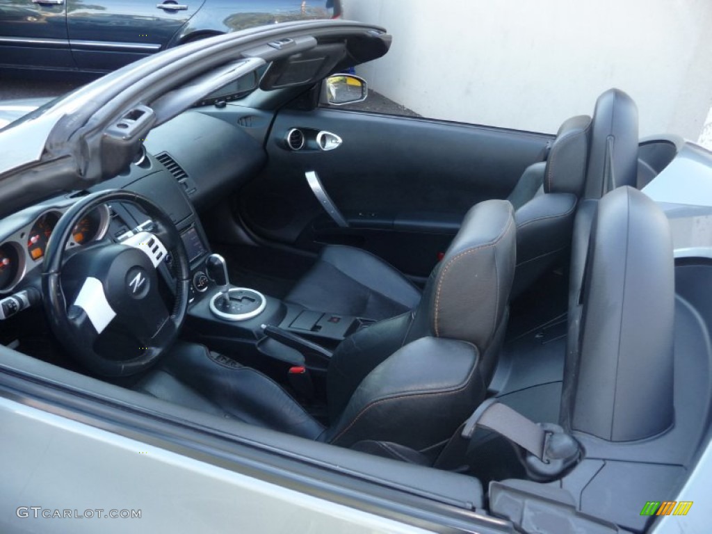 Charcoal Interior 2005 Nissan 350Z Touring Roadster Photo #55015907