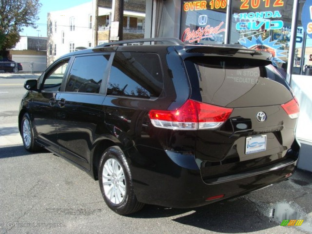 2011 Sienna XLE - Black / Light Gray photo #4