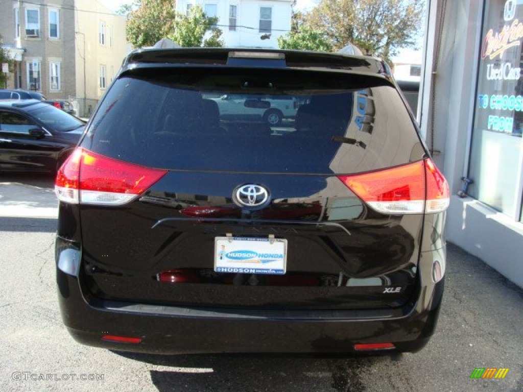 2011 Sienna XLE - Black / Light Gray photo #5