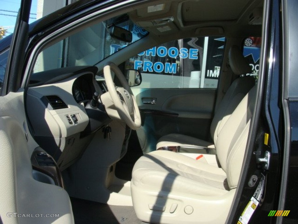 2011 Sienna XLE - Black / Light Gray photo #7