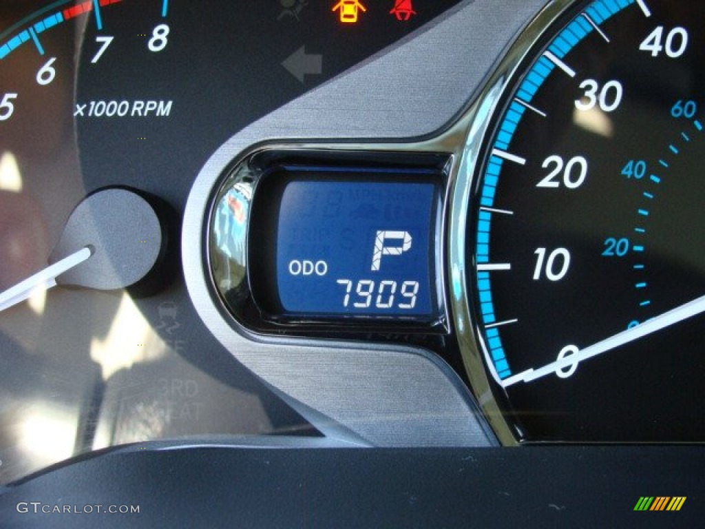2011 Sienna XLE - Black / Light Gray photo #11