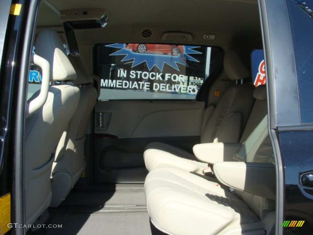 2011 Sienna XLE - Black / Light Gray photo #14