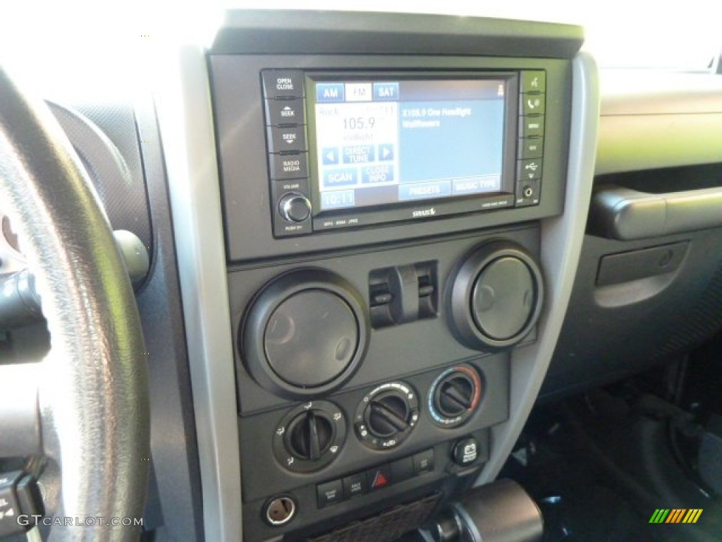 2009 Jeep Wrangler Rubicon 4x4 Controls Photo #55026231