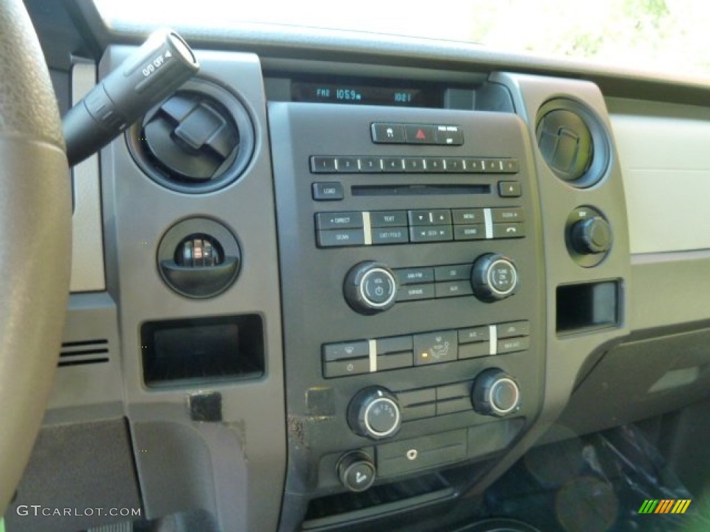 2009 Ford F150 STX Regular Cab 4x4 Controls Photo #55026450