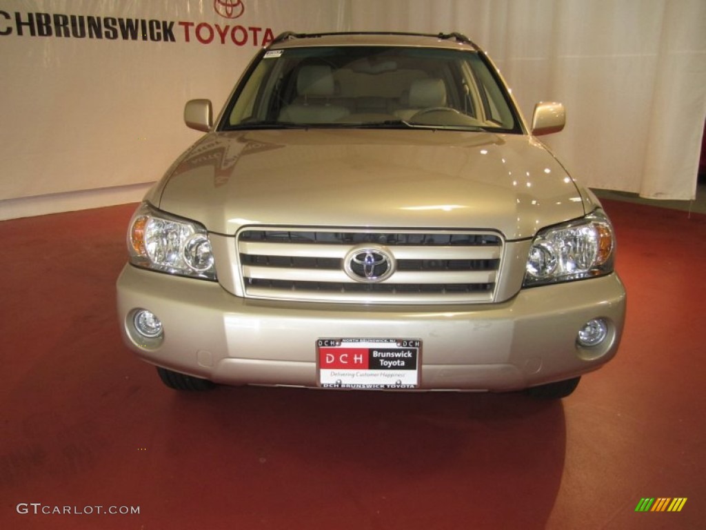 2005 Highlander Limited 4WD - Sonora Gold Pearl / Ivory photo #2