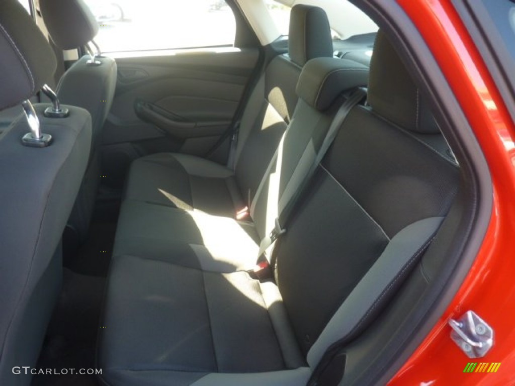 2012 Focus SE Sedan - Race Red / Charcoal Black photo #9