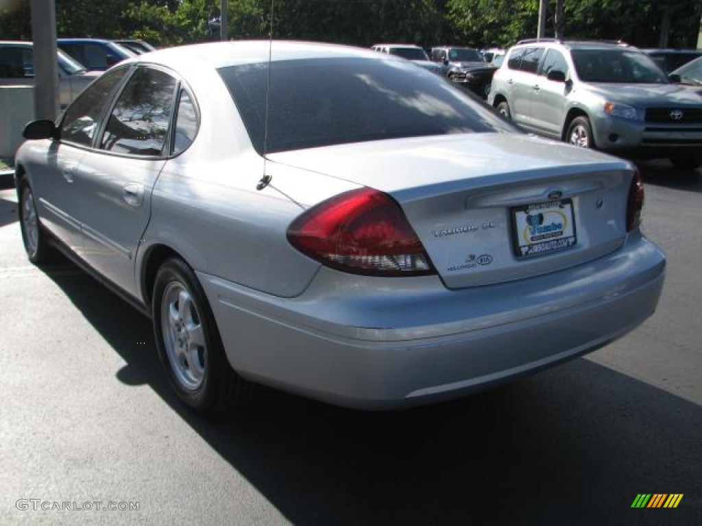2004 Taurus SE Sedan - Silver Frost Metallic / Medium Graphite photo #6
