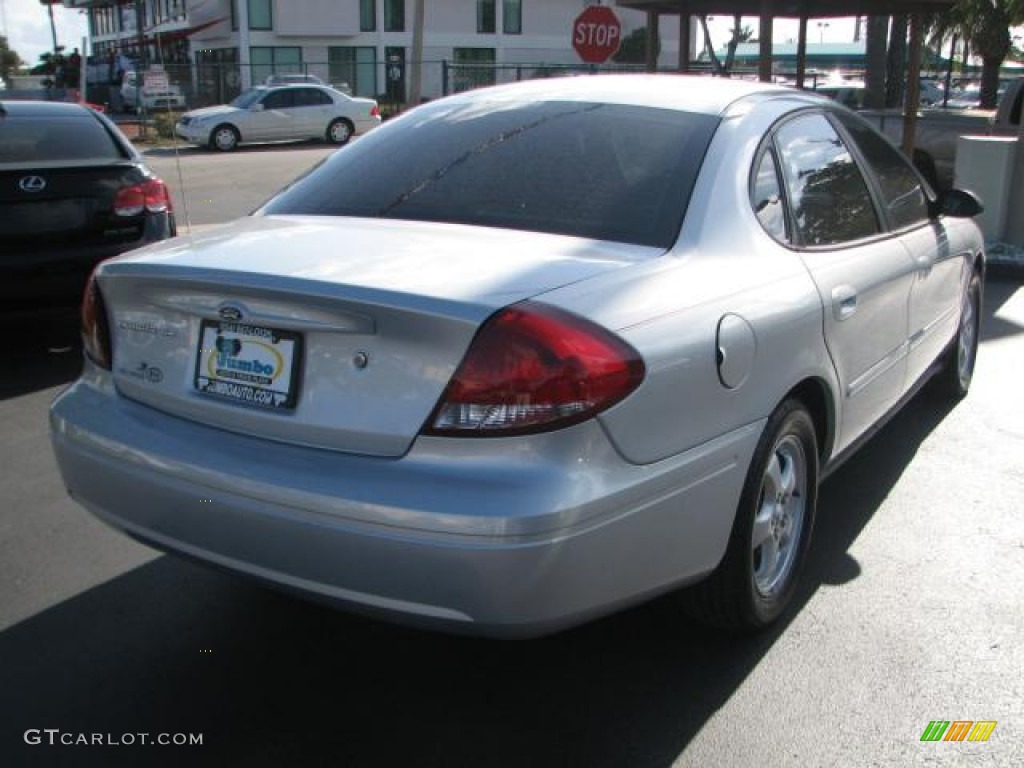 2004 Taurus SE Sedan - Silver Frost Metallic / Medium Graphite photo #8