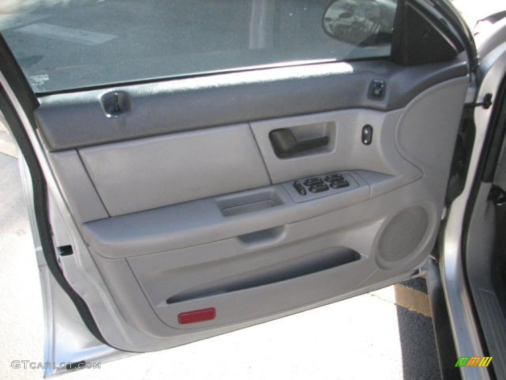 2004 Taurus SE Sedan - Silver Frost Metallic / Medium Graphite photo #17