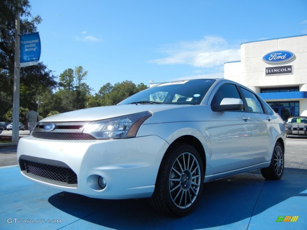 2010 Focus SES Sedan - Ingot Silver Metallic / Charcoal Black photo #1