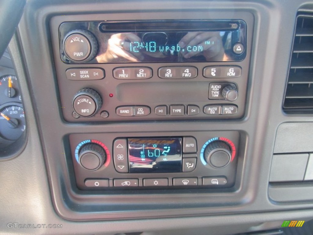 2005 Chevrolet Silverado 2500HD LS Extended Cab 4x4 Audio System Photo #55035927