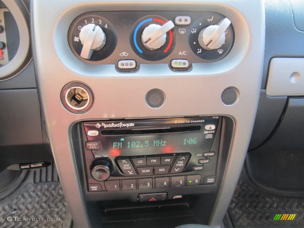 2004 Nissan Xterra SE Supercharged 4x4 Controls Photo #55036053