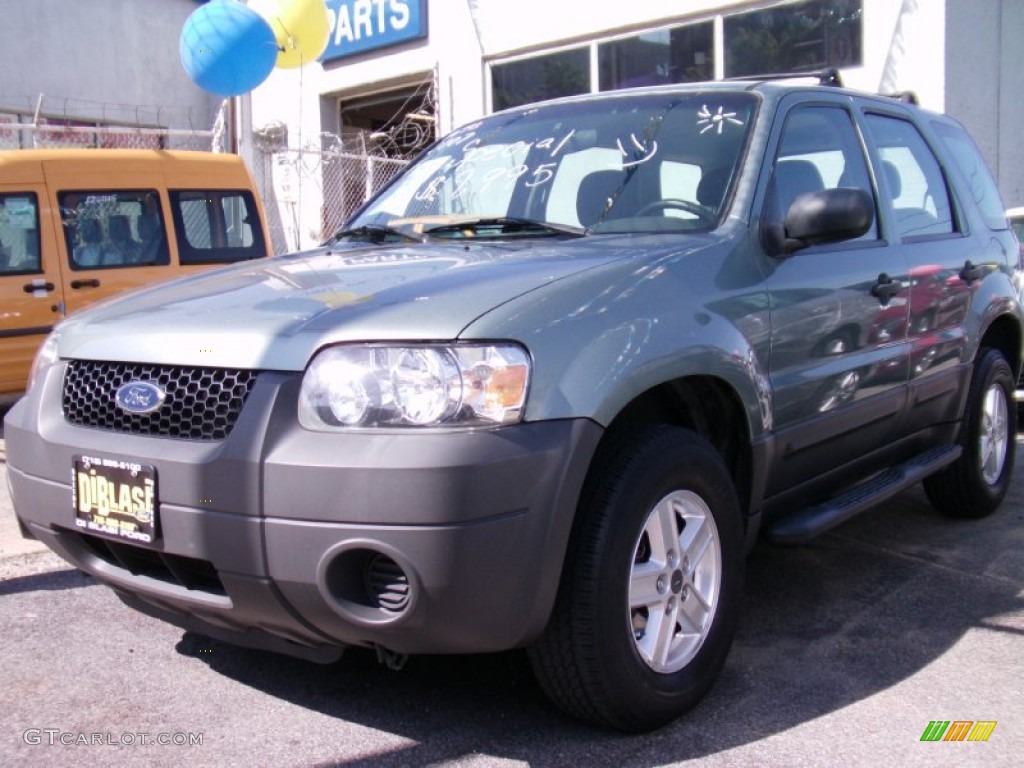 2007 Escape XLS - Titanium Green Metallic / Medium/Dark Flint photo #2