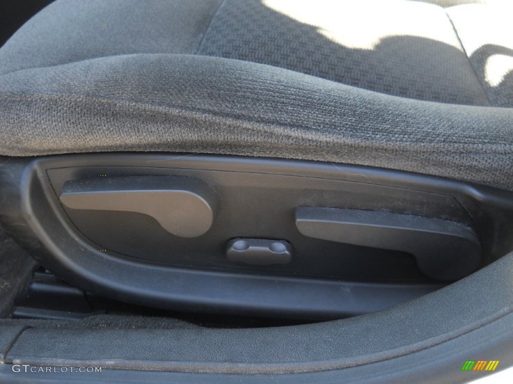 2010 Impala LS - Summit White / Gray photo #9