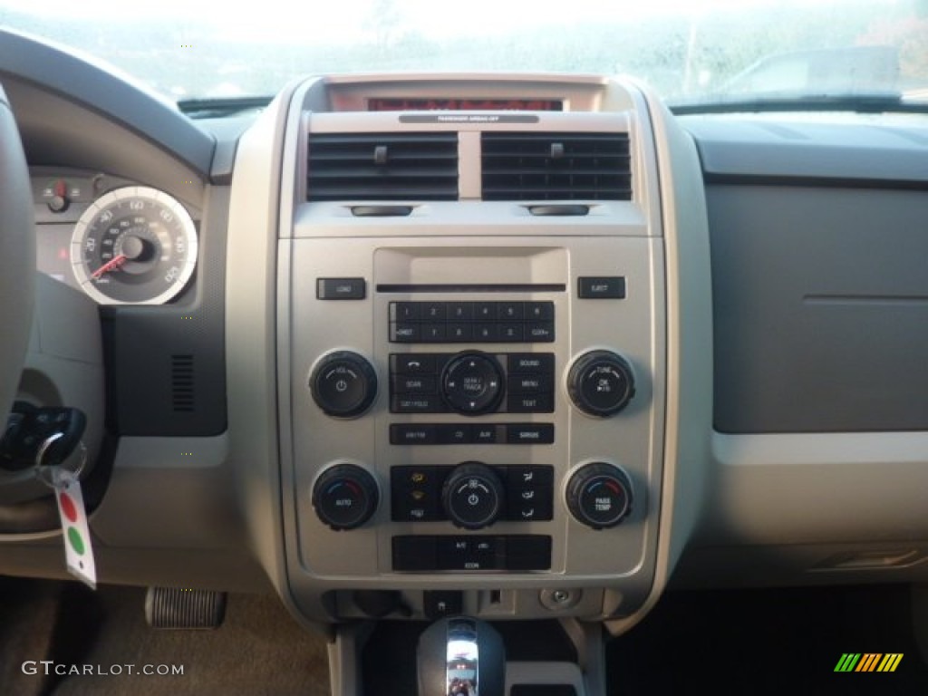 2009 Ford Escape Hybrid 4WD Controls Photo #55042272