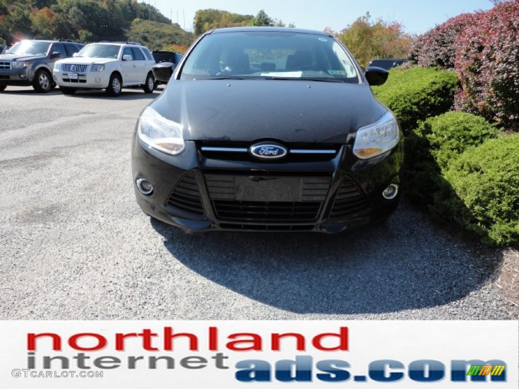 2012 Focus SE 5-Door - Black / Tuscany Red Leather photo #3