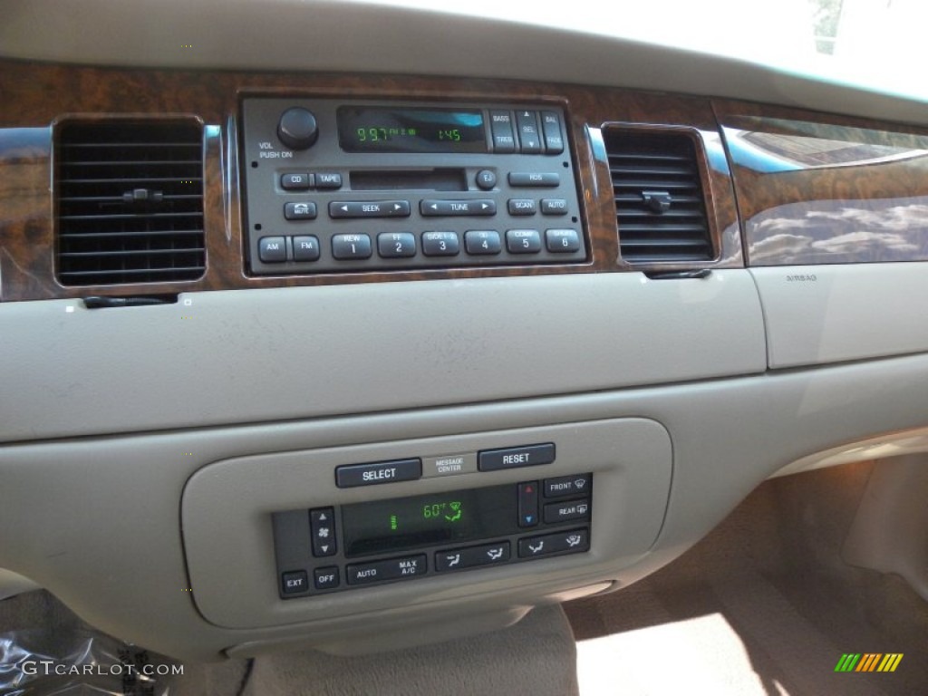 2001 Lincoln Town Car Executive Controls Photo #55050438