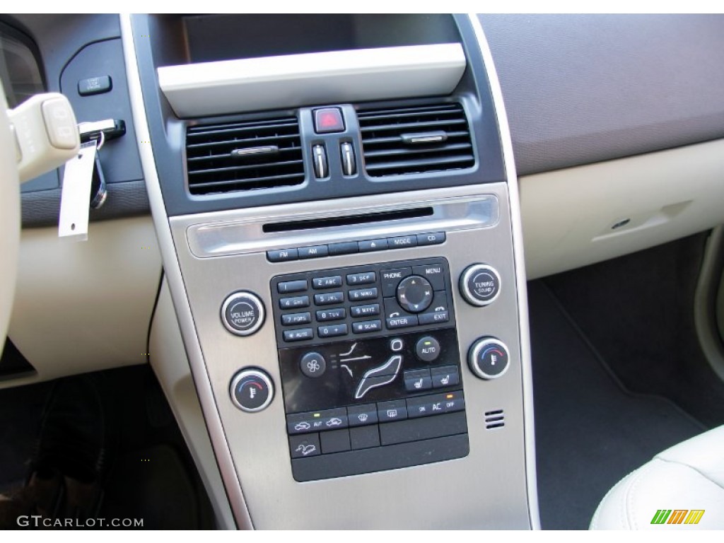2010 Volvo XC60 3.2 AWD Controls Photo #55051386