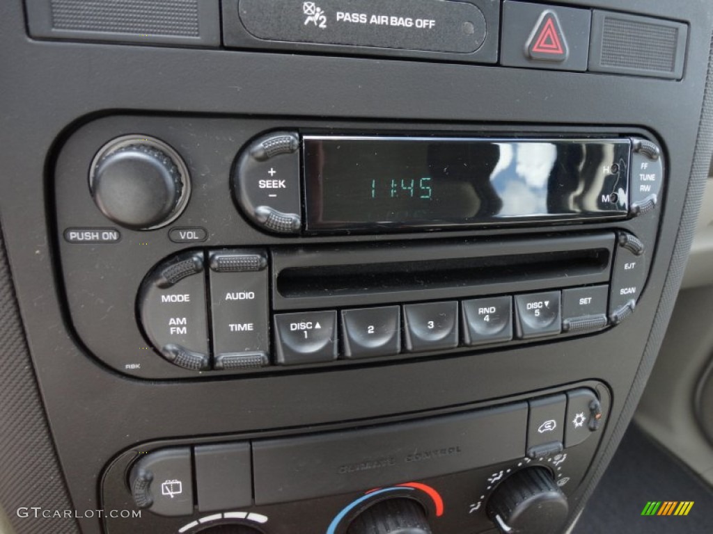 2007 Dodge Caravan SE Audio System Photos