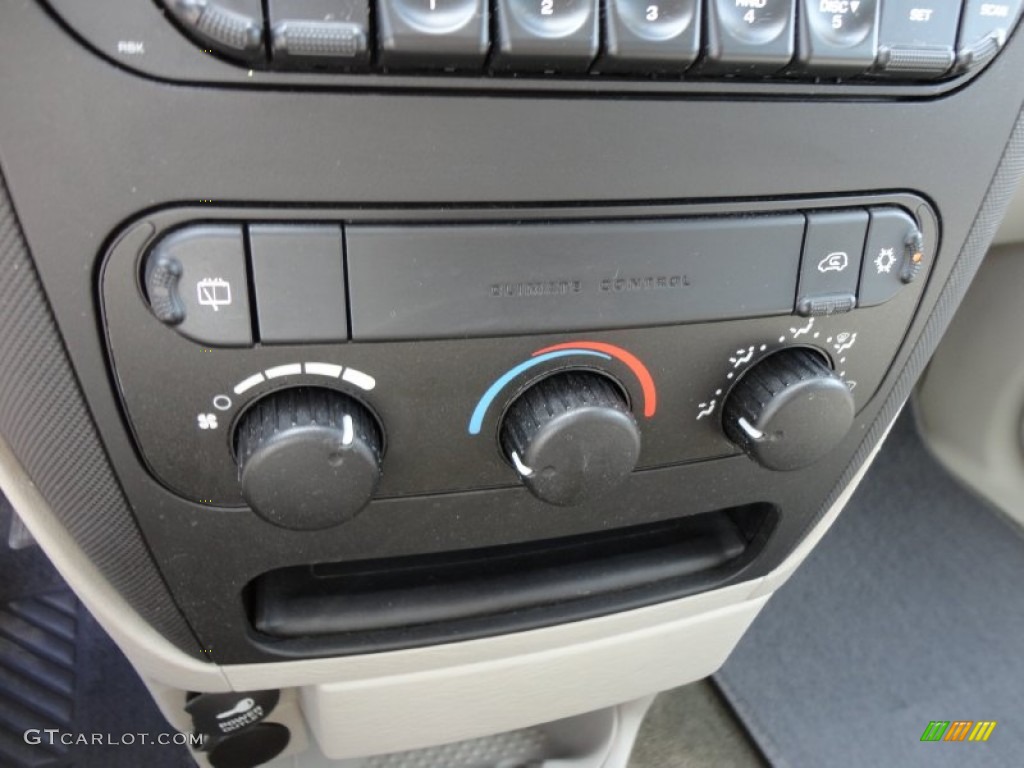 2007 Dodge Caravan SE Controls Photo #55052503