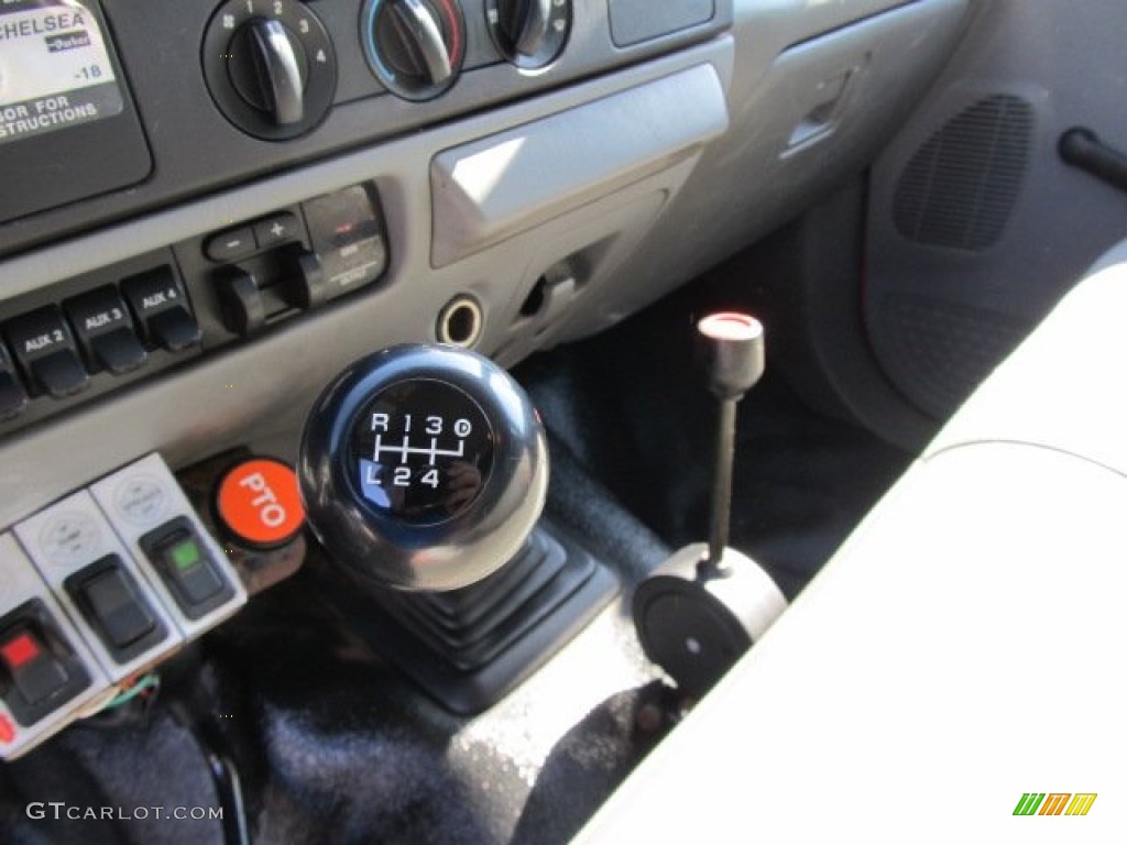 2005 Ford F350 Super Duty XL Regular Cab 4x4 Chassis Transmission Photos