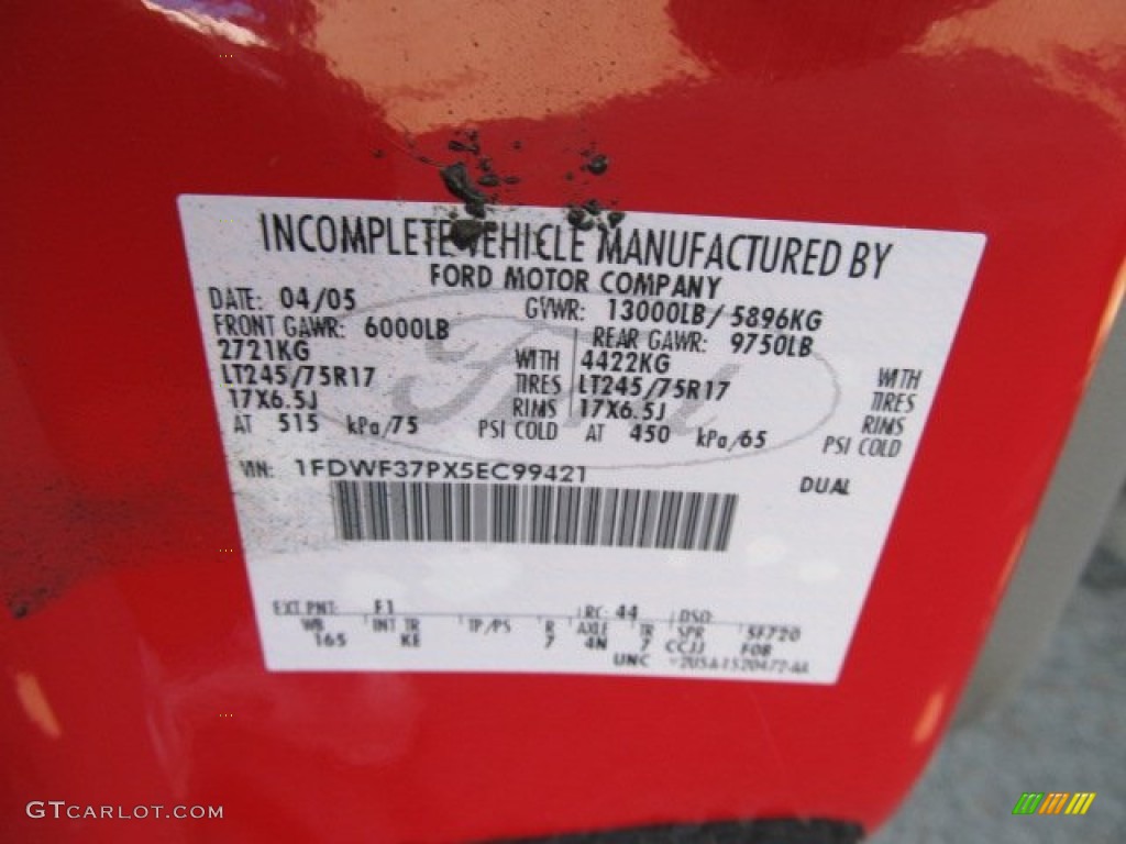 2005 F350 Super Duty XL Regular Cab 4x4 Chassis - Red / Medium Flint photo #23