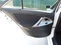 Super White - Camry SE Photo No. 31