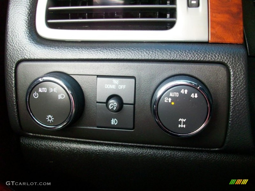2010 Chevrolet Avalanche LS 4x4 Controls Photo #55056957